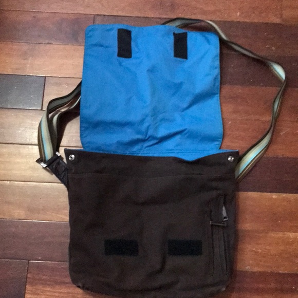 Original Penguin Messenger Crossbody Handbag - Picture 2 of 8